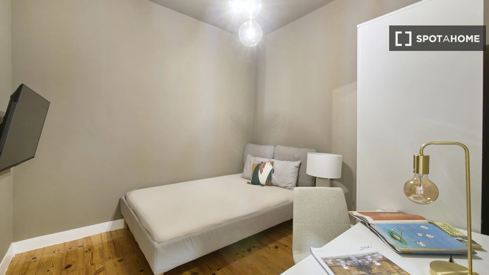 Double room Lisbon, 8 beds — photo 1