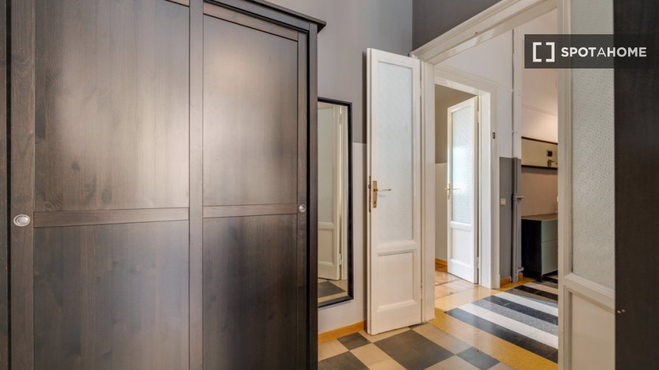 Double room Milan, 3 beds, 89m² — photo 12