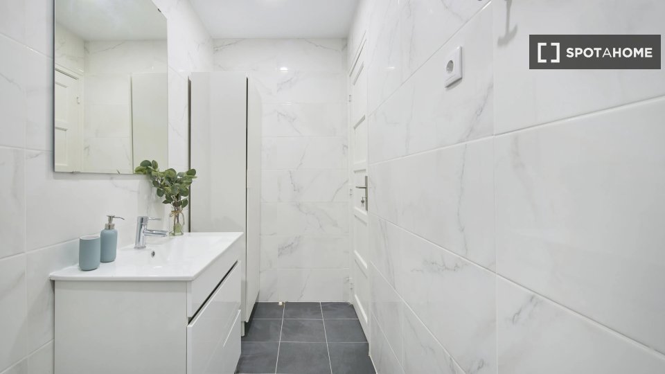 Double room Lisbon, 4 beds — photo 8