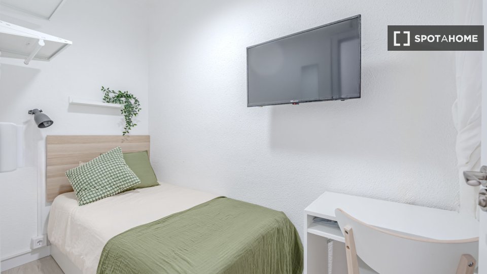 Double room Madrid, 4 beds — photo 11