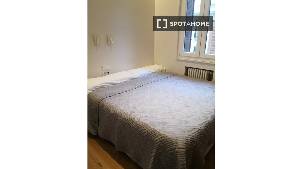 Double room Madrid, 2 beds, 90m² — photo 2