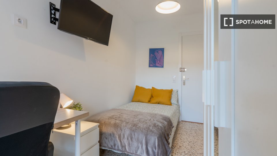 Habitación en piso de 6 habitaciones en Ciutat Jardí, Valencia