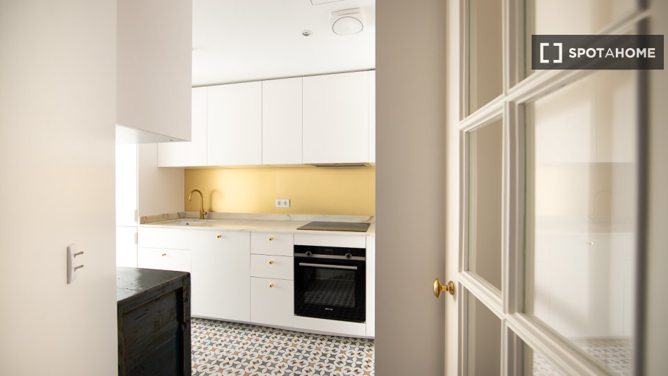 Apartment Lisbon, 2 beds, 100m² — photo 1