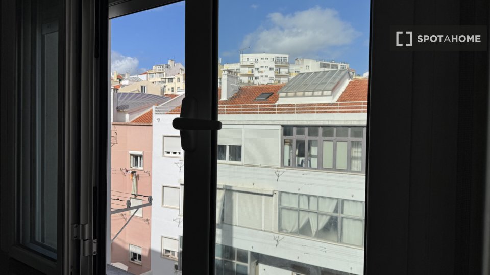 Double room Lisbon, 4 beds, 112m² — photo 5