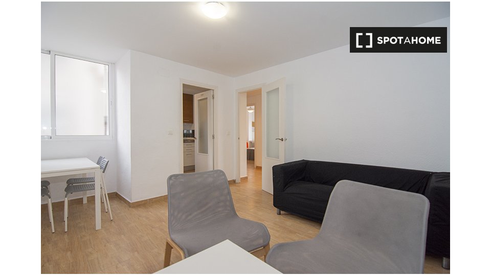 Double room Valencia, 3 beds, 90m² — photo 15
