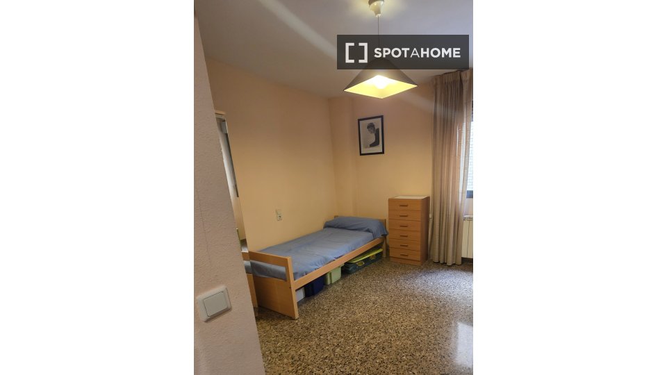 Double room Zaragoza, 4 beds, 90m² — photo 5