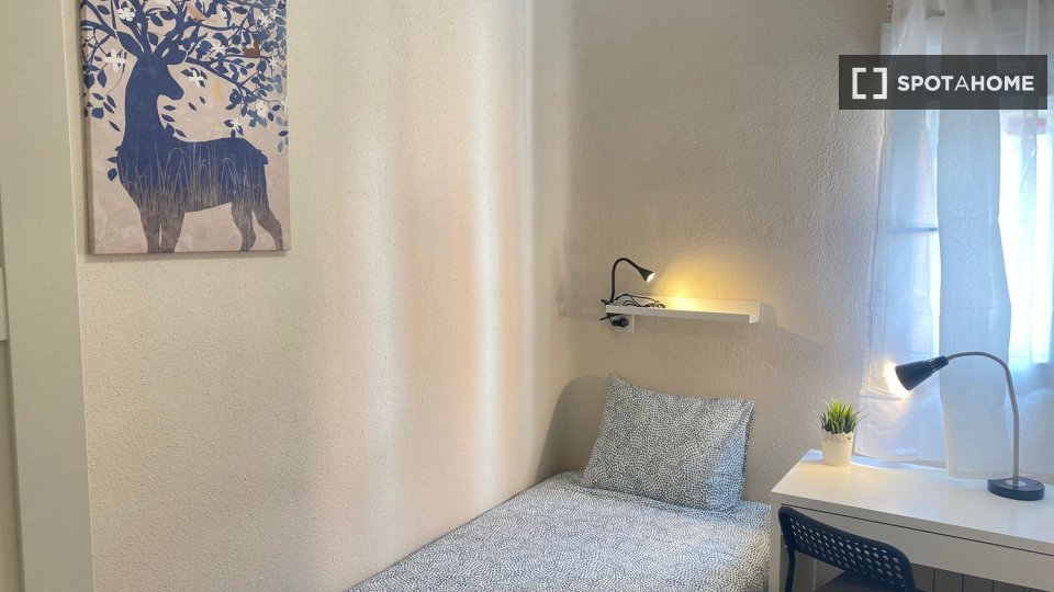 Double room Madrid, 5 beds — photo 3