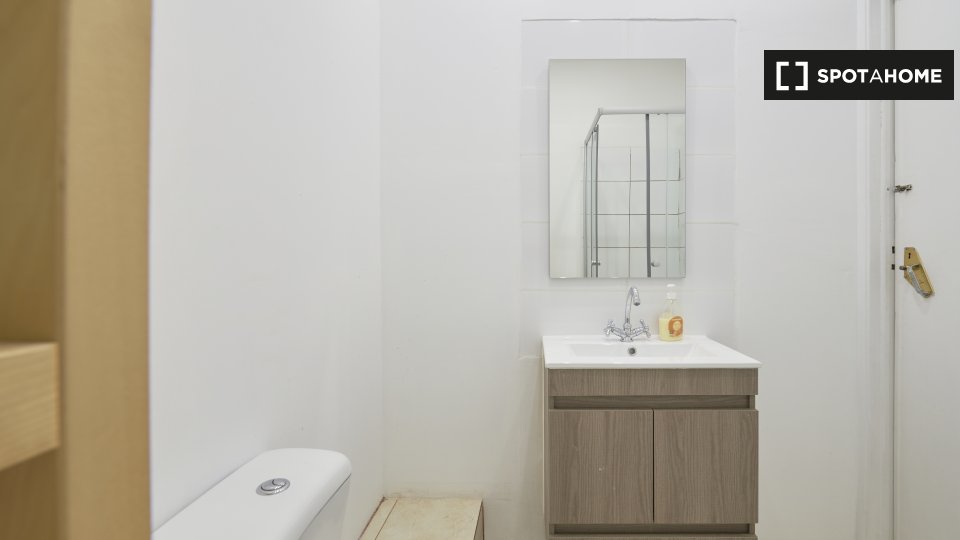 Double room Lisbon, 6 beds — photo 14