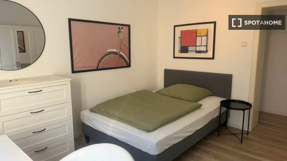 Double room Dusseldorf, 4 beds, 100m² — photo 17