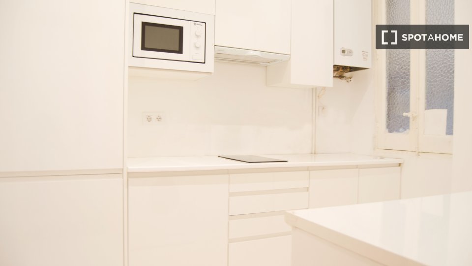 Double room Madrid, 4 beds, 60m² — photo 7