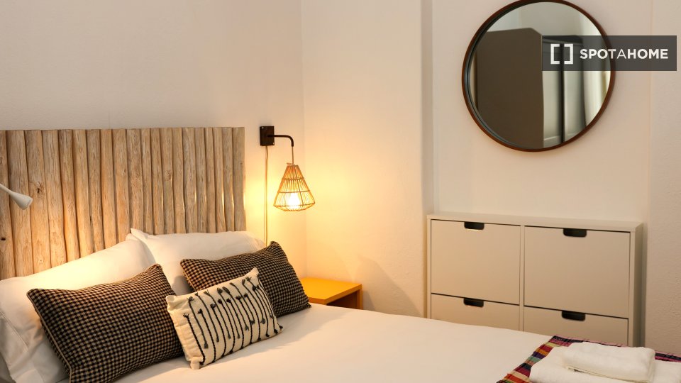 Apartment Lisbon, 2 beds, 50m² — photo 11