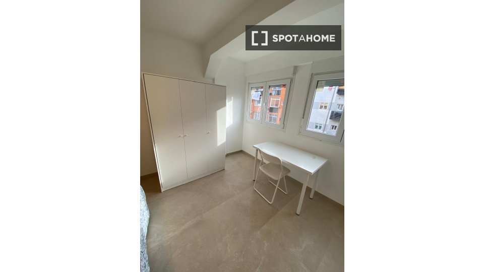Double room Madrid, 3 beds — photo 11