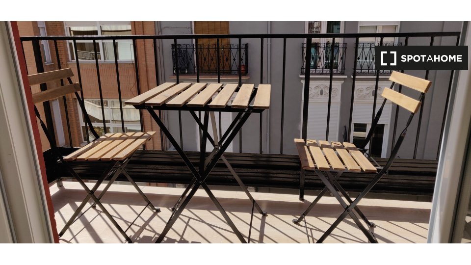 Double room Valencia, 3 beds, 90m² — photo 8