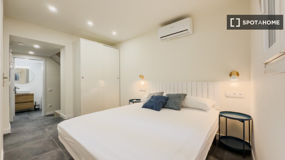 Apartment Barcelona, 1 bed, 40m² — photo 2