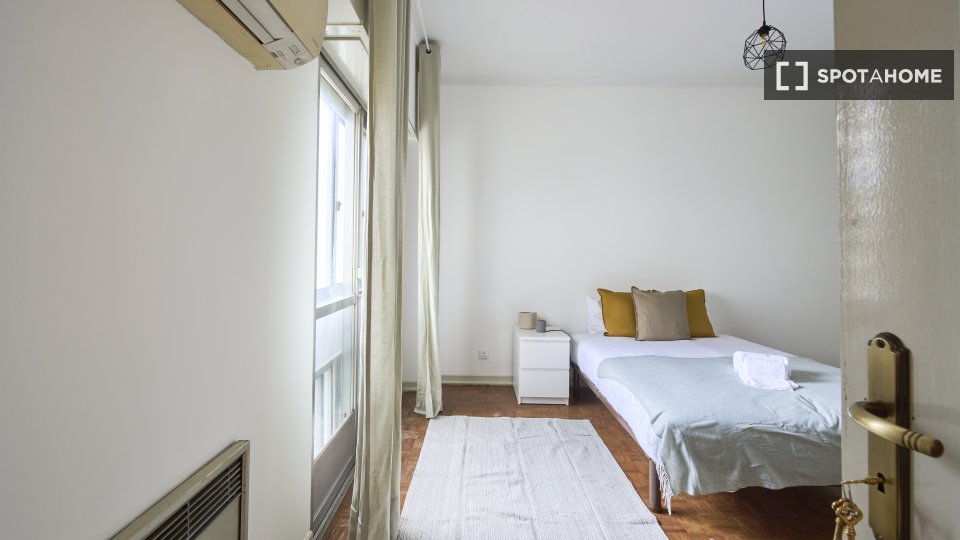 Double room Lisbon, 7 beds — photo 10