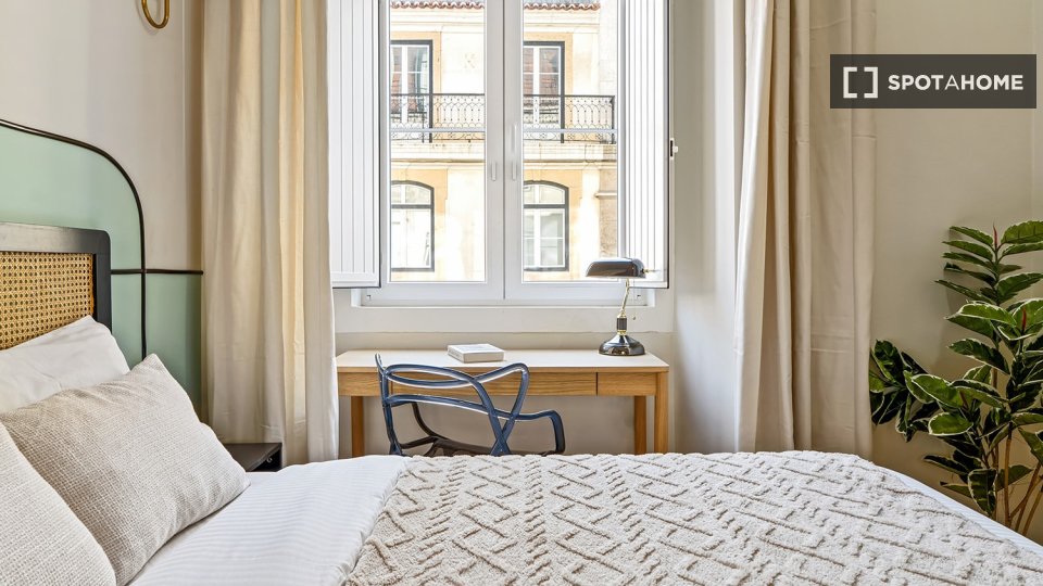 Double room Lisbon, 6 beds — photo 42