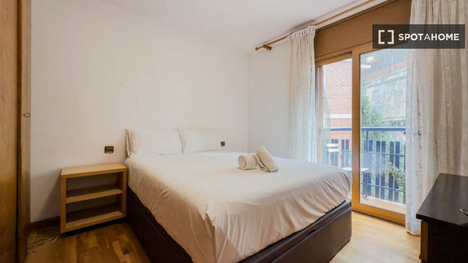 Double room Barcelona, 3 beds, 70m² — photo 4