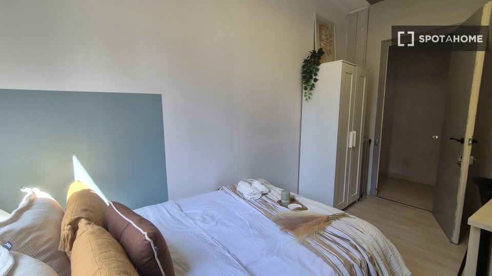 Double room Barcelona, 8 beds, 180m² — photo 2