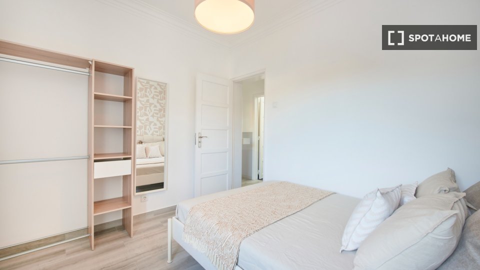 Double room Lisbon, 4 beds — photo 34