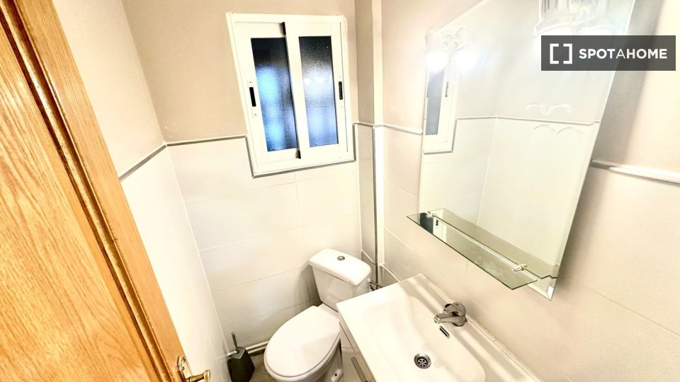 Double room Madrid, 4 beds — photo 37