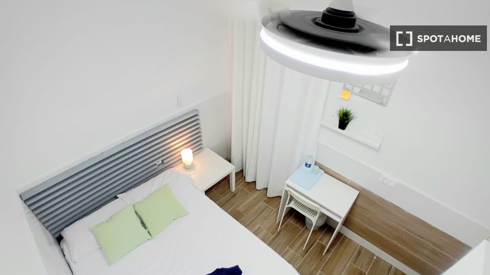 Double room Barcelona, 4 beds, 65m² — photo 42