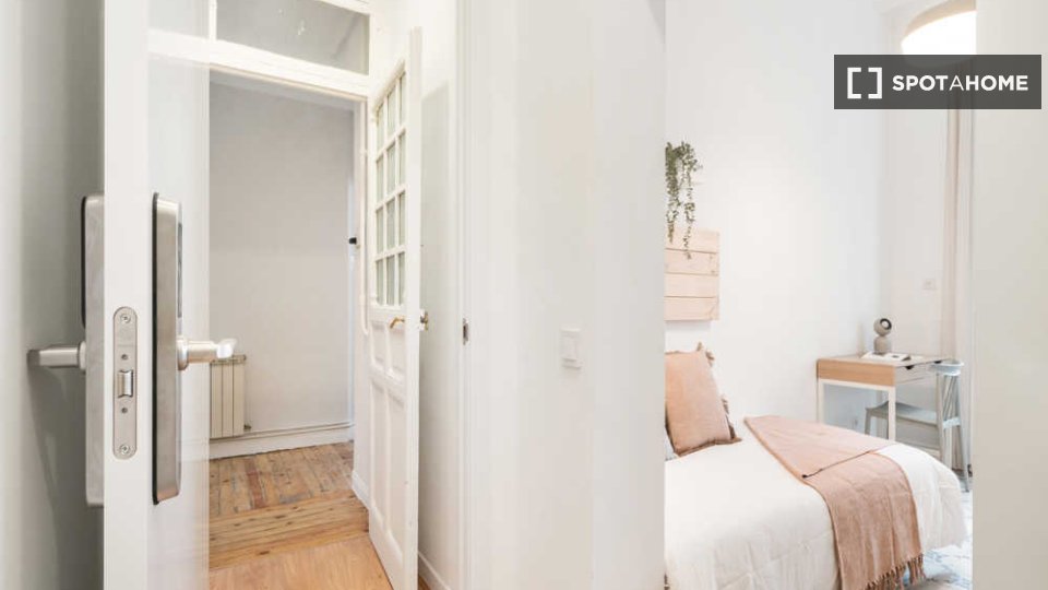 Double room Madrid, 7 beds — photo 23