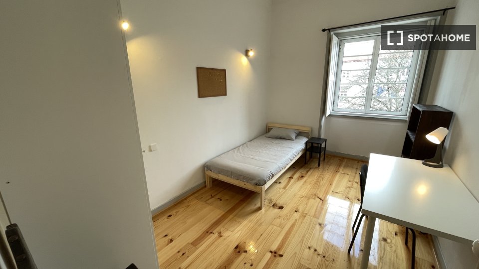 Double room Coimbra, 4 beds, 90m² — photo 11