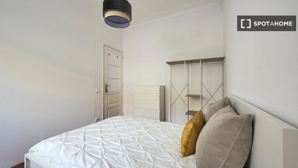 Double room Lisbon, 4 beds — photo 14