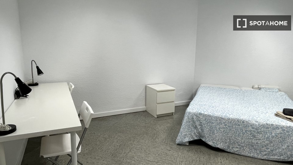 Double room Barcelona, 13 beds, 290m² — photo 5