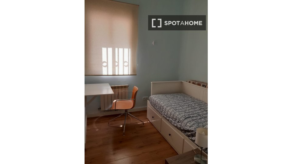 Habitación en piso compartido de 1 dormitorio, Arapiles, Madrid.
