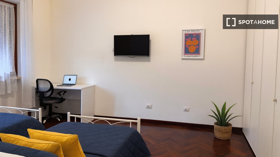 Double room Rome, 5 beds, 180m² — photo 32