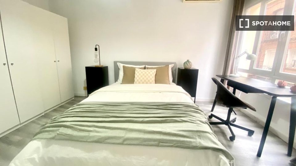 Double room Madrid, 5 beds — photo 12