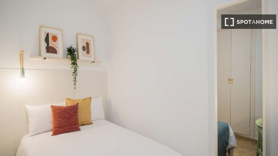 Double room Madrid, 25 beds — photo 13
