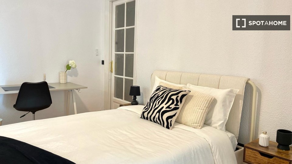 Double room Madrid, 7 beds — photo 18