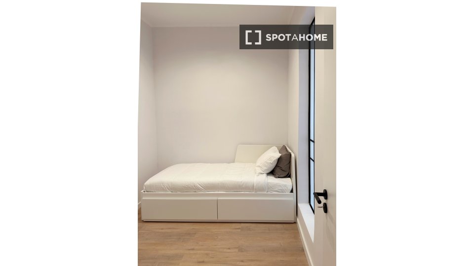 Apartment Lisbon, 2 beds, 70m² — photo 10