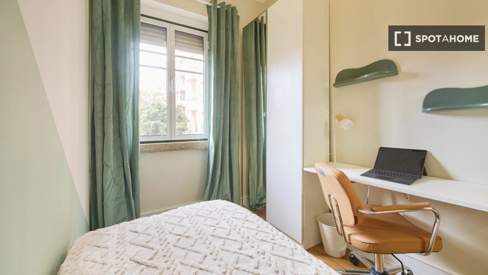 Double room Lisbon, 6 beds — photo 11