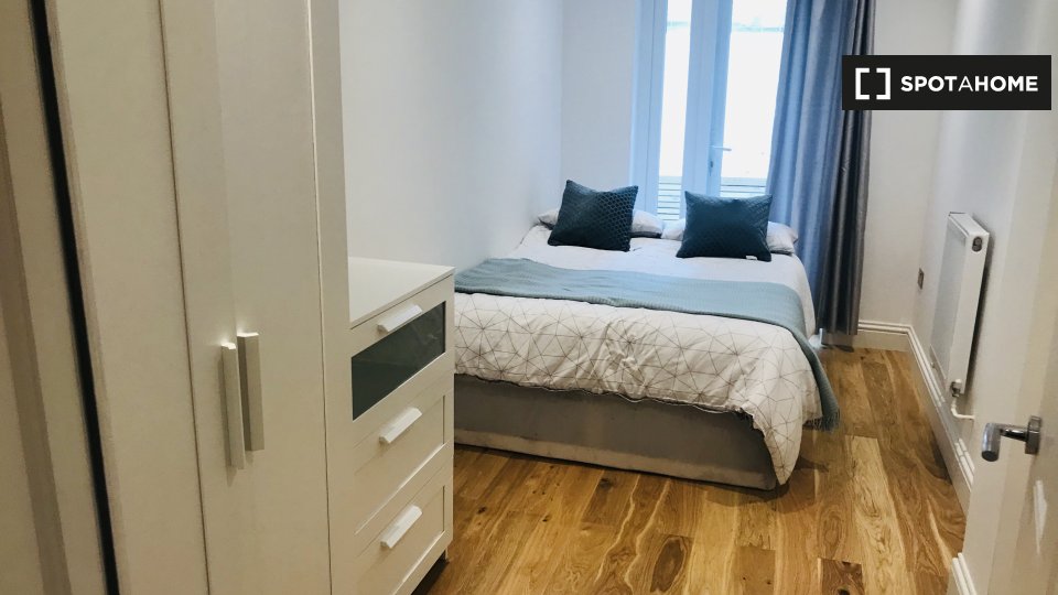 Double room London, 3 beds, 65m² — photo 1