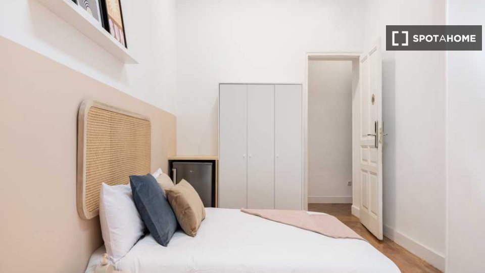 Double room Madrid, 12 beds — photo 11