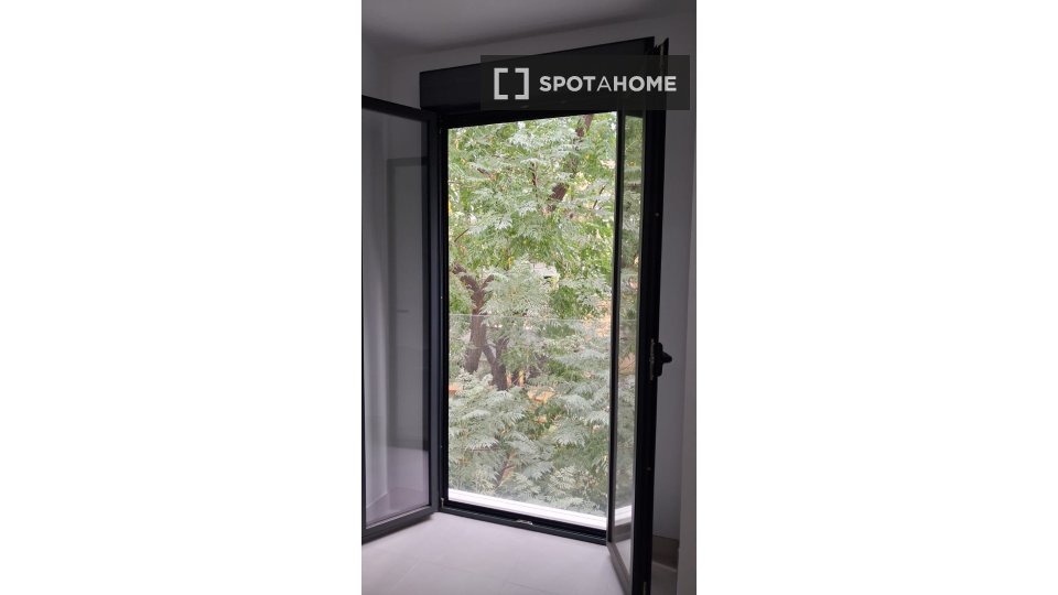 Double room Seville, 2 beds, 98m² — photo 8