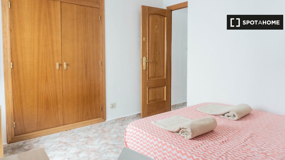 Double room Valencia, 7 beds, 200m² — photo 1