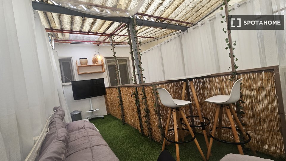 Double room Madrid, 3 beds, 75m² — photo 13