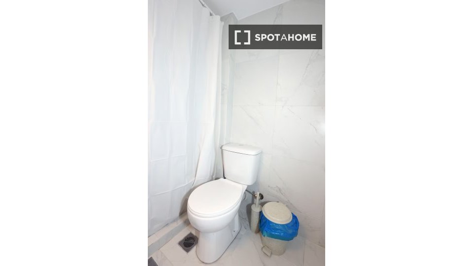 Double room Athens, 3 beds — photo 19
