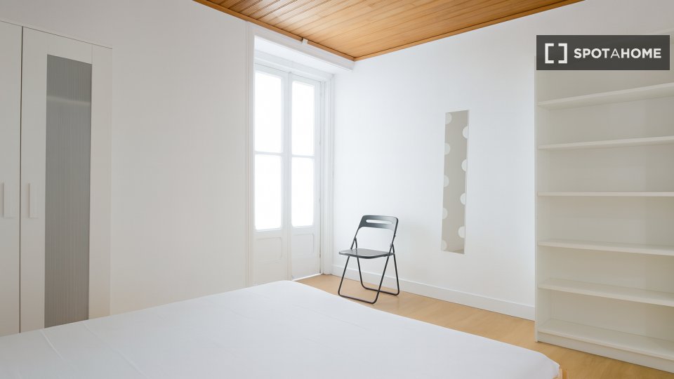Double room Lisbon, 4 beds — photo 42