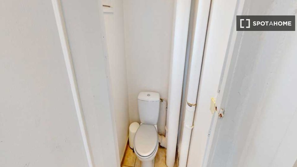 Double room Lille, 3 beds, 60m² — photo 3