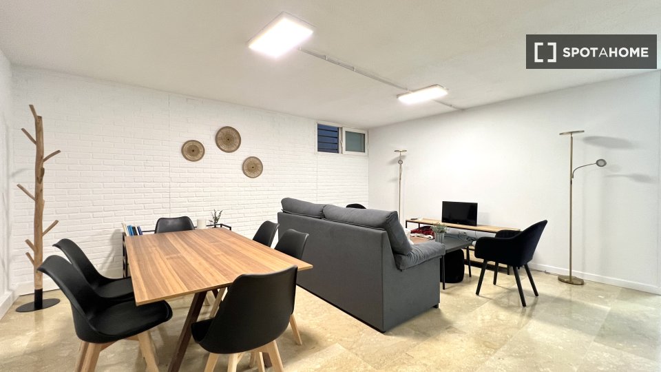 Double room Madrid, 7 beds, 230m² — photo 2