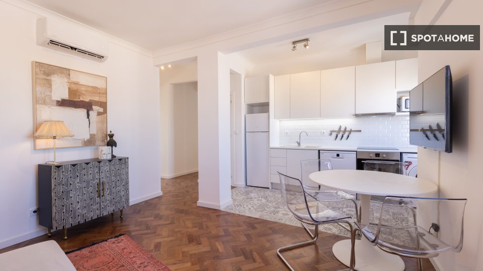 Apartment Lisbon, 2 beds — photo 15