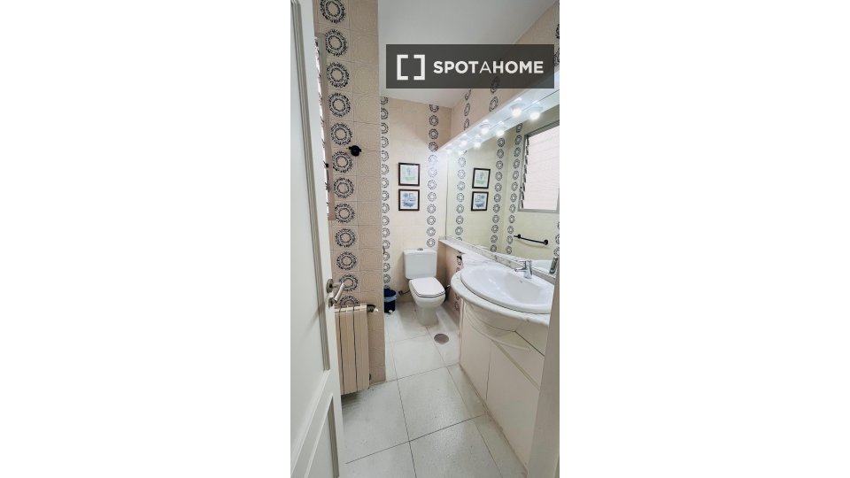 Double room Alicante, 4 beds, 150m² — photo 1