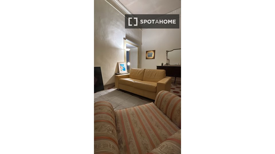 Double room Naples, 2 beds — photo 17