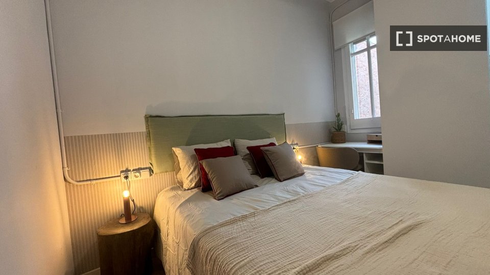 Double room Barcelona, 5 beds, 80m² — photo 7