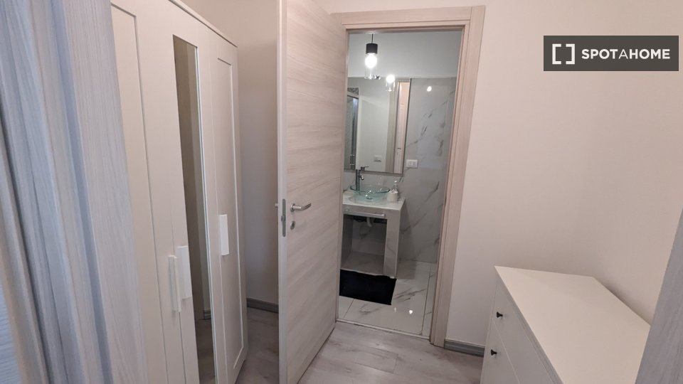 Double room Milan, 3 beds, 75m² — photo 20